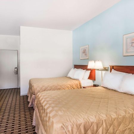Super 8 By Wyndham Knoxville Downtown Area Luaran gambar